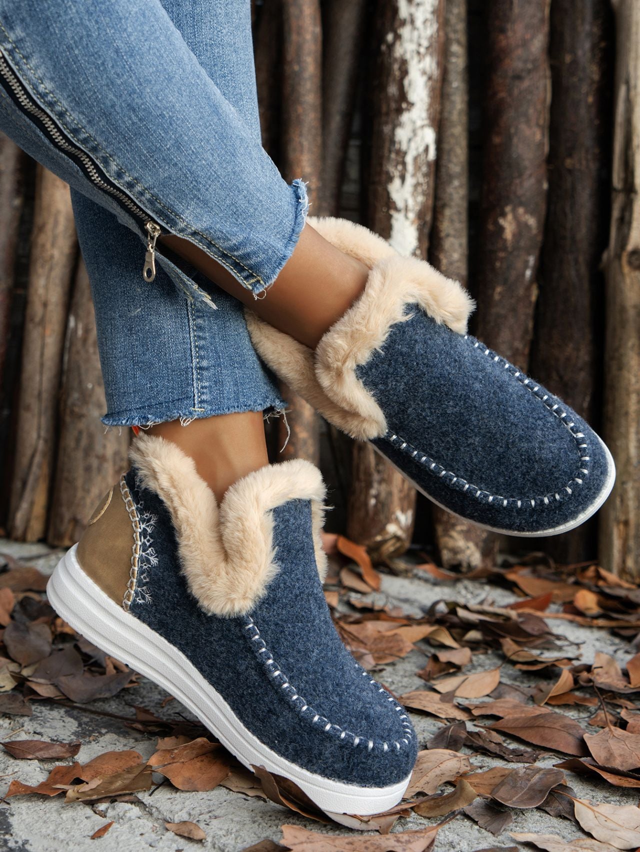 Furry Suede Round Toe Flat Sneakers